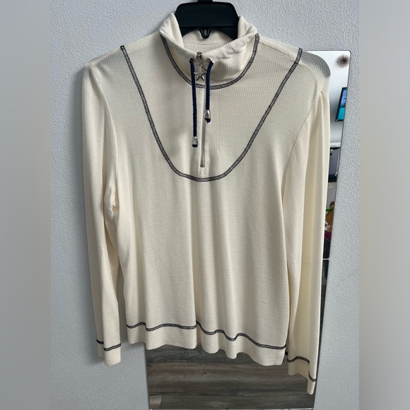 Sharon Young long sleeve lightweight top - Picture 7 of 9